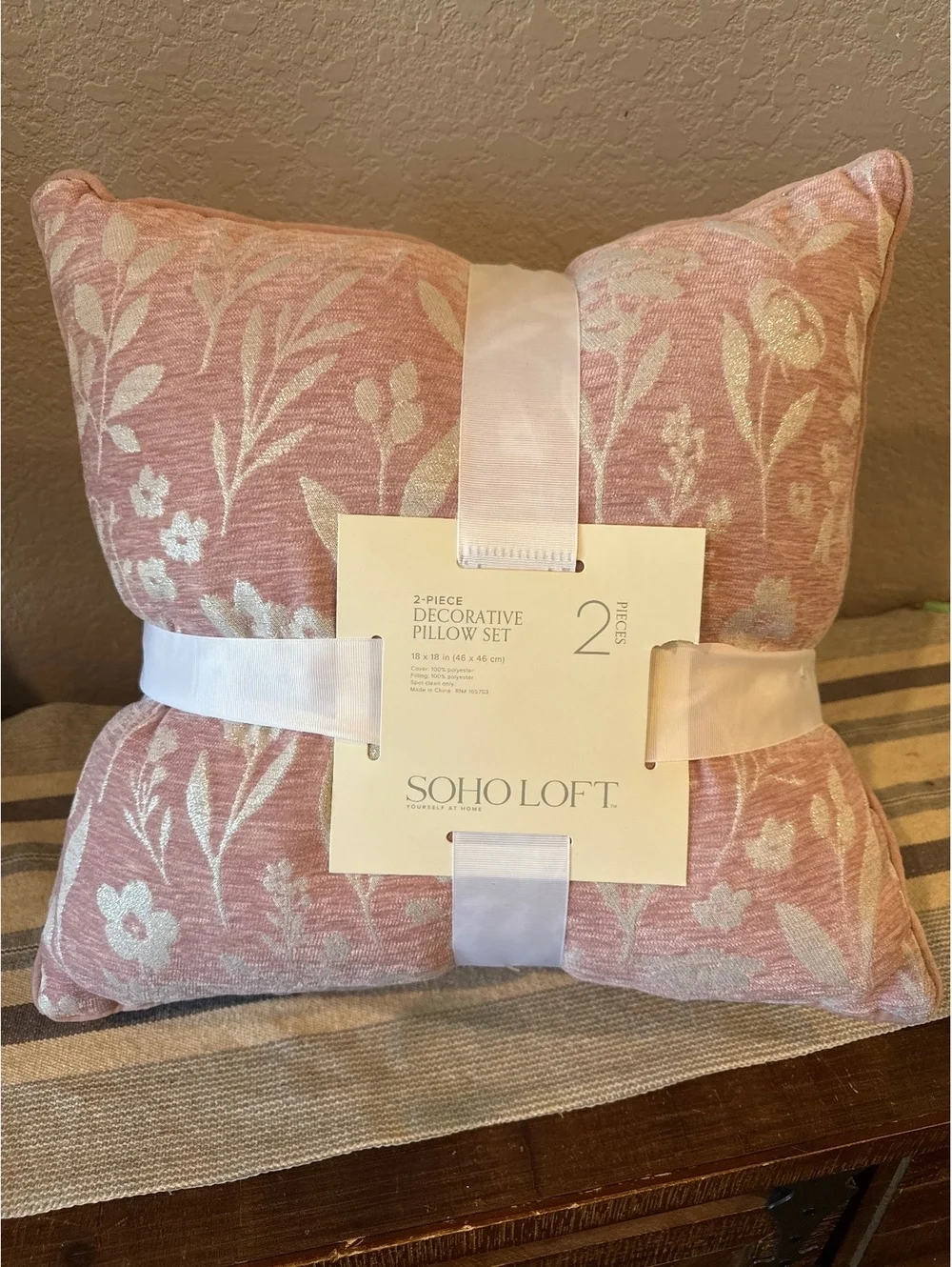 SOHO LOFT 2-Piece Decorative Pillow Set 18x18 Inches Pink Floral Polyester